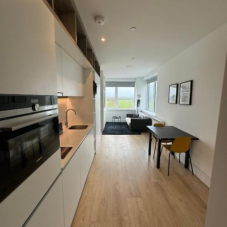 London Luxxe Suites & Apartments - London Heathrow Airport, Terminal 1 2 3 4 5 Hillingdon Eksteriør billede