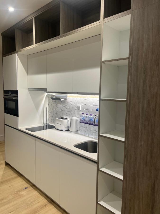 London Luxxe Suites & Apartments - London Heathrow Airport, Terminal 1 2 3 4 5 Hillingdon Eksteriør billede