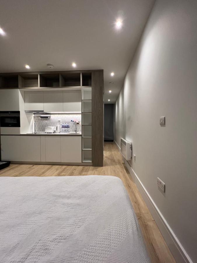 London Luxxe Suites & Apartments - London Heathrow Airport, Terminal 1 2 3 4 5 Hillingdon Eksteriør billede