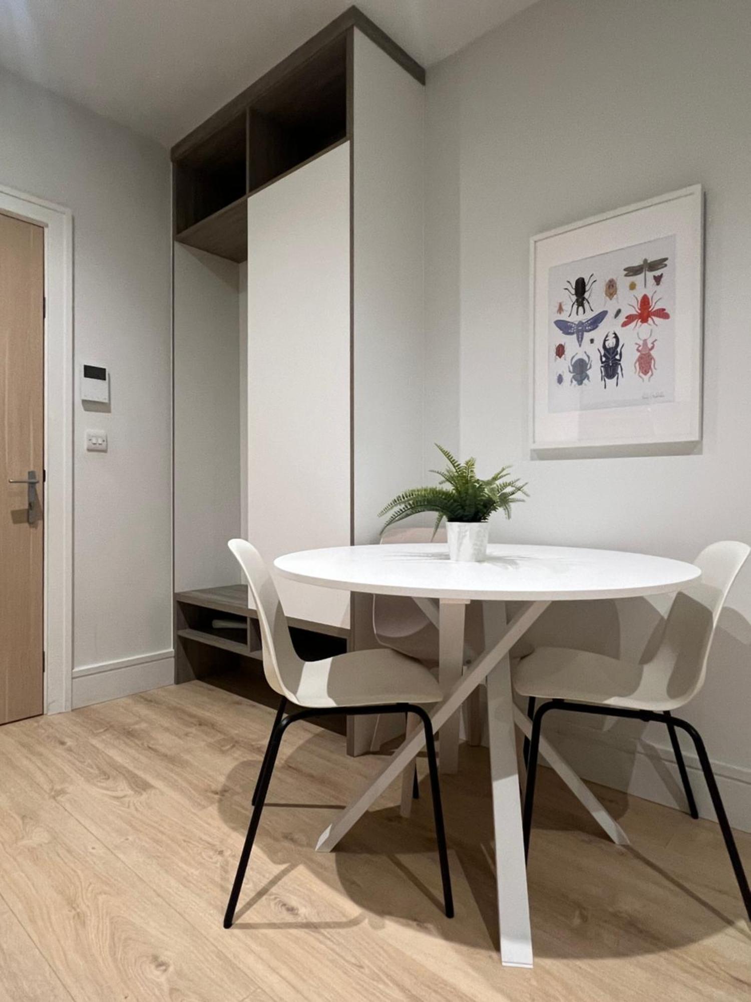London Luxxe Suites & Apartments - London Heathrow Airport, Terminal 1 2 3 4 5 Hillingdon Eksteriør billede