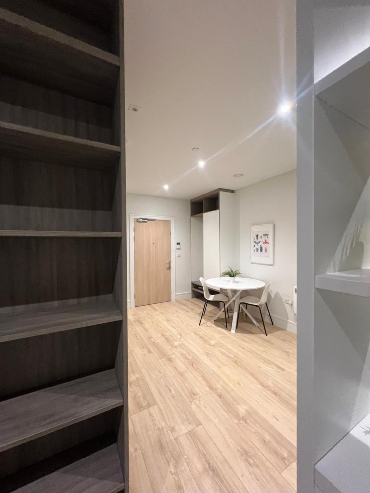 London Luxxe Suites & Apartments - London Heathrow Airport, Terminal 1 2 3 4 5 Hillingdon Eksteriør billede