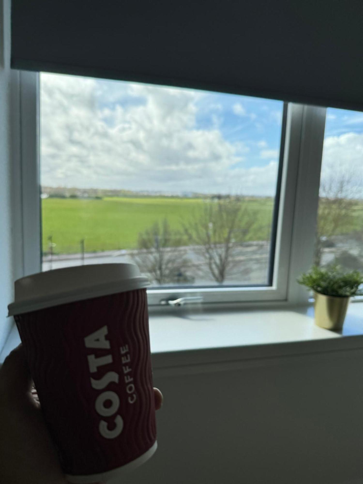 London Luxxe Suites & Apartments - London Heathrow Airport, Terminal 1 2 3 4 5 Hillingdon Eksteriør billede