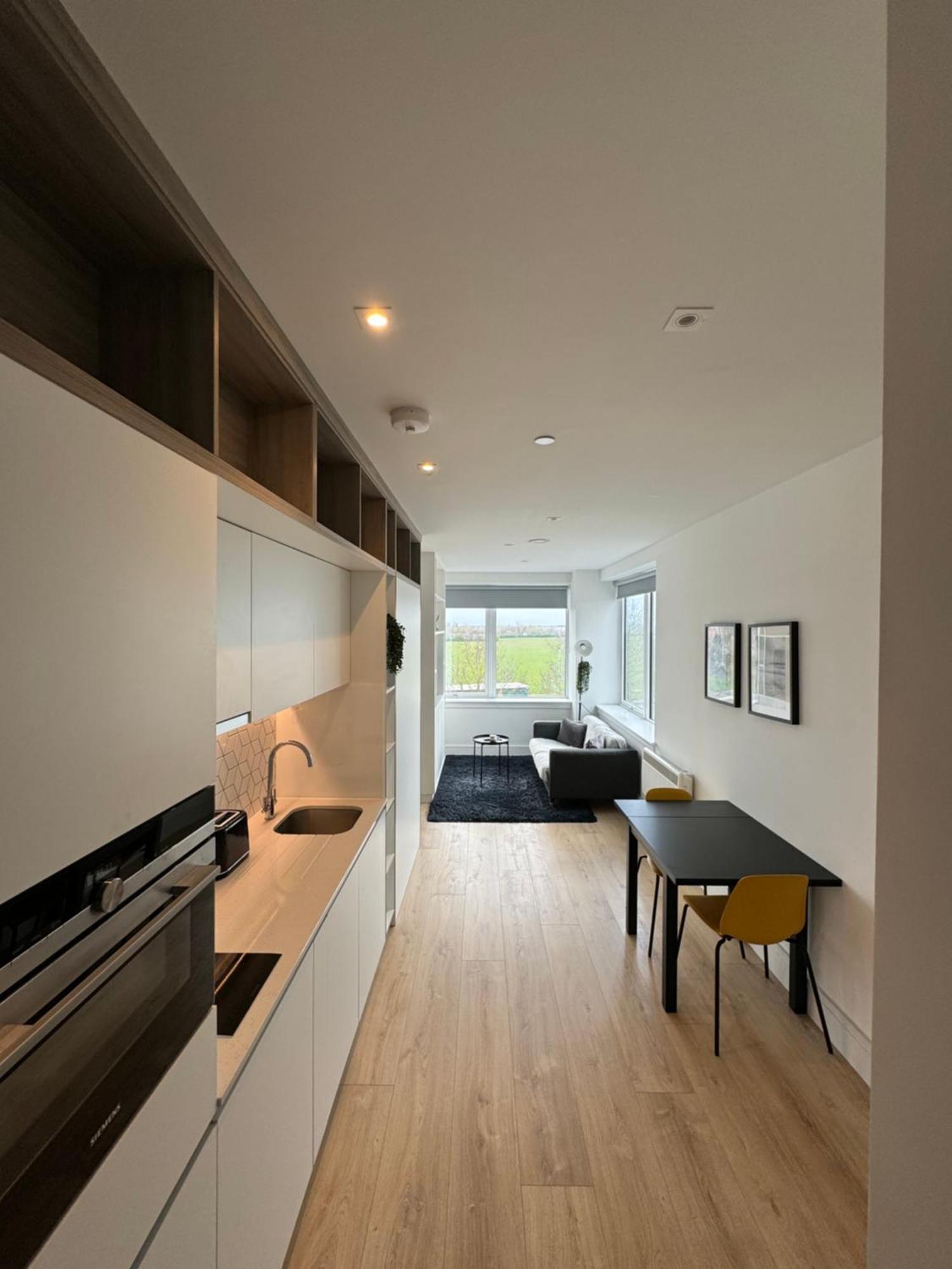 London Luxxe Suites & Apartments - London Heathrow Airport, Terminal 1 2 3 4 5 Hillingdon Eksteriør billede