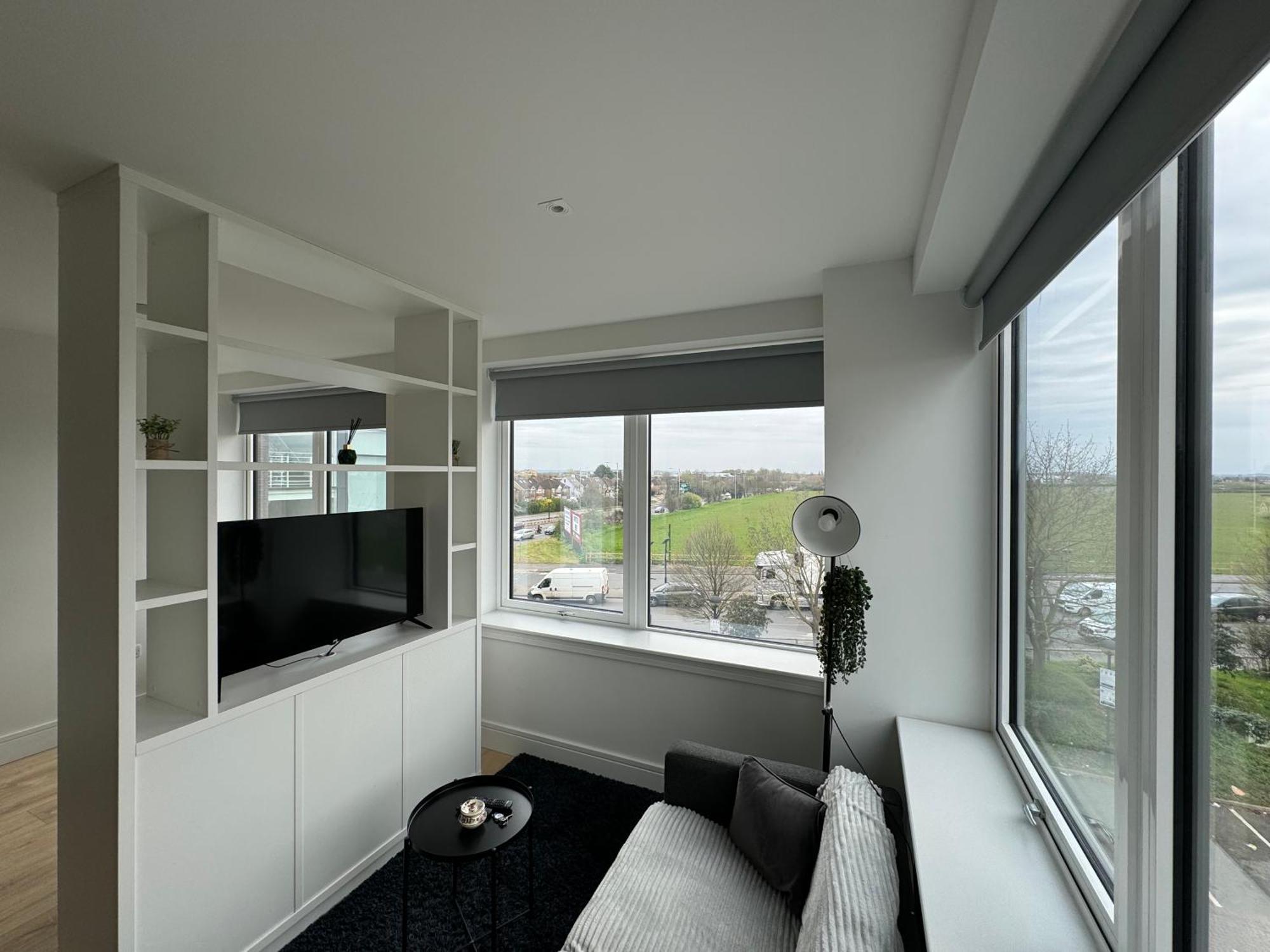 London Luxxe Suites & Apartments - London Heathrow Airport, Terminal 1 2 3 4 5 Hillingdon Eksteriør billede