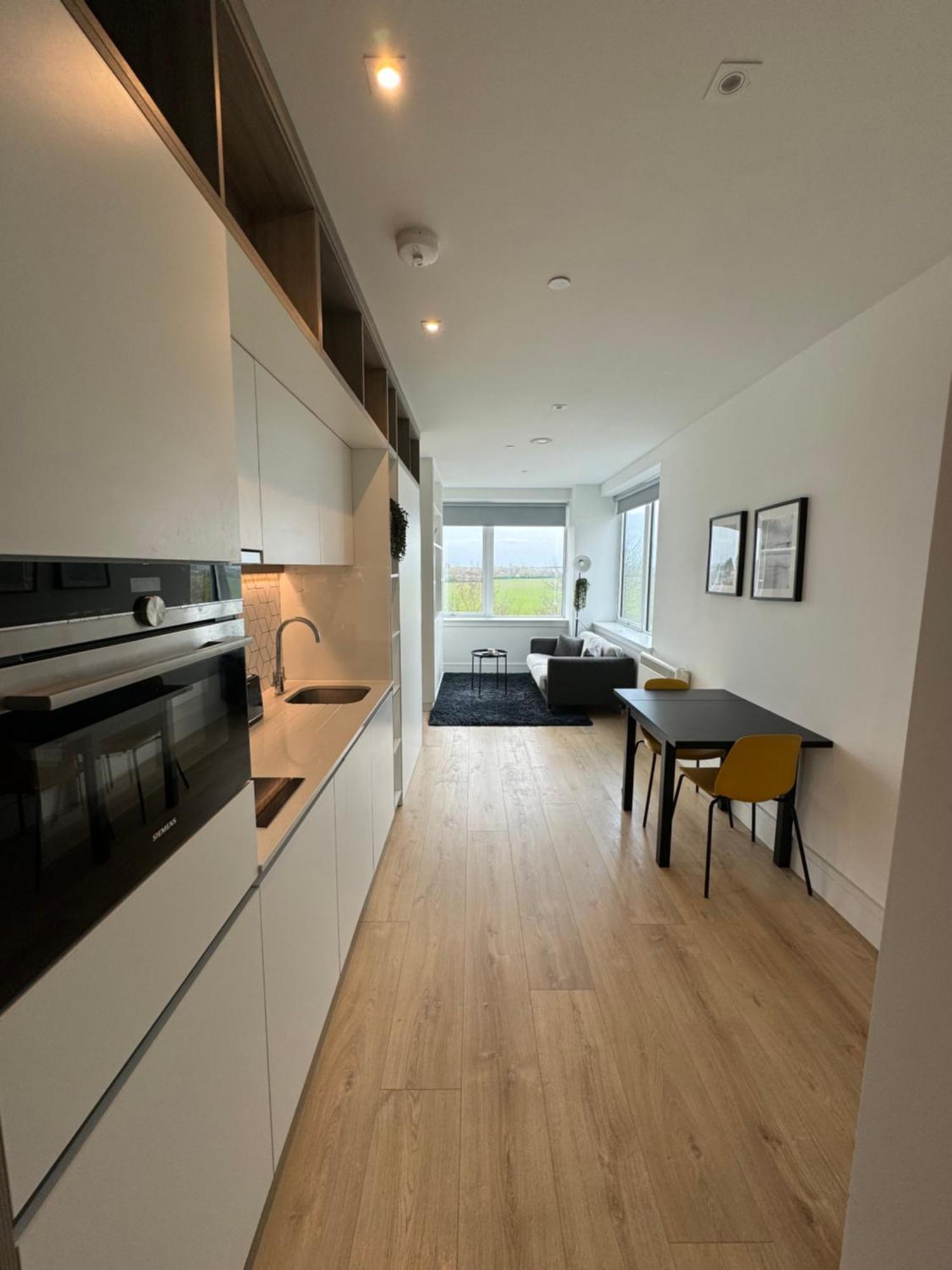 London Luxxe Suites & Apartments - London Heathrow Airport, Terminal 1 2 3 4 5 Hillingdon Eksteriør billede